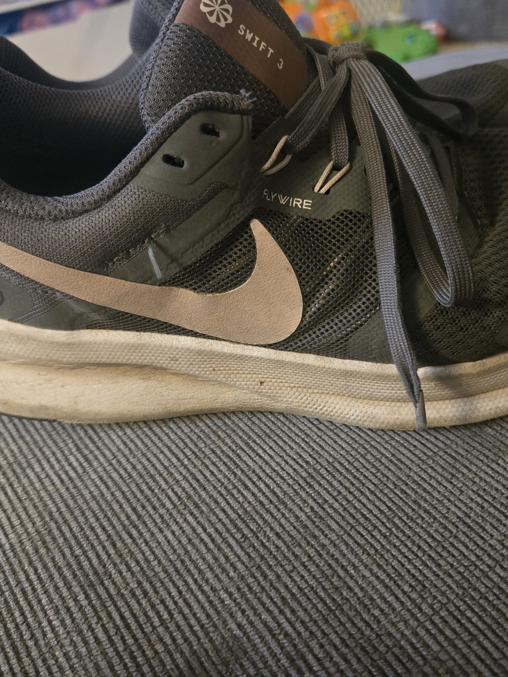Nike Flywire Swift 3 Gray Athletic Sneakers